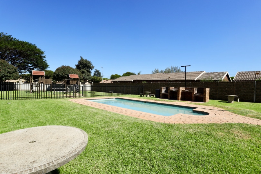 2 Bedroom Property for Sale in Florida Glen Gauteng