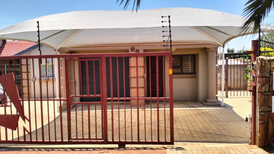 To Let  Bedroom Property for Rent in Wierda Park Gauteng