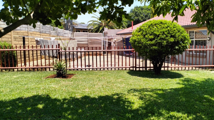 To Let  Bedroom Property for Rent in Wierda Park Gauteng