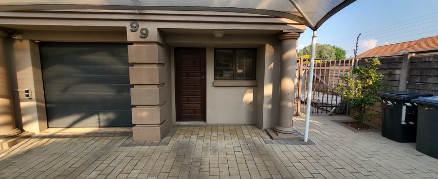 To Let  Bedroom Property for Rent in Wierda Park Gauteng