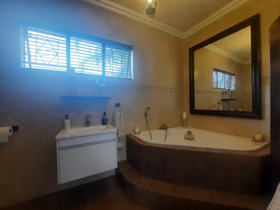 3 Bedroom Property for Sale in Kenmare Gauteng