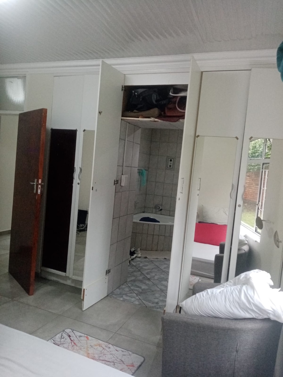 5 Bedroom Property for Sale in Danville Gauteng