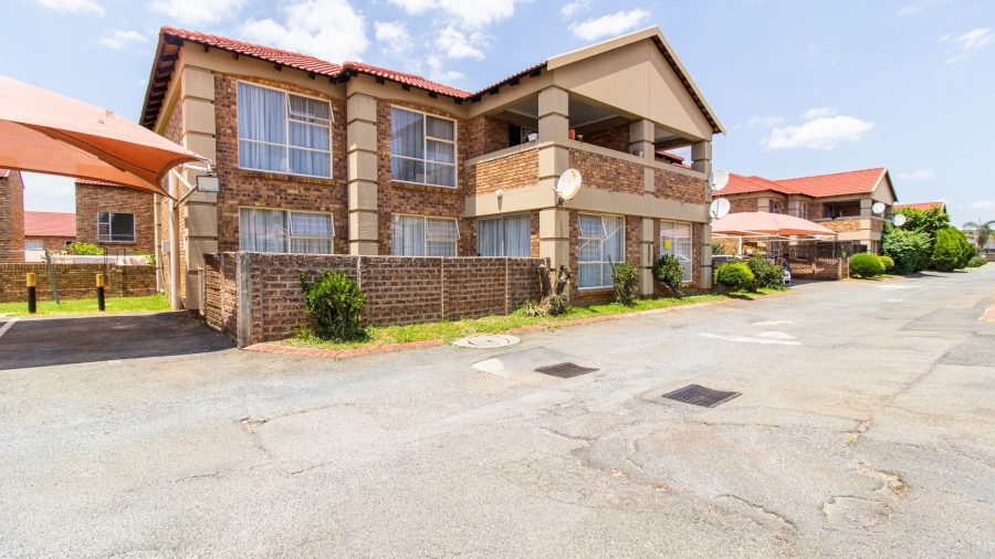 2 Bedroom Property for Sale in Liefde en Vrede Gauteng