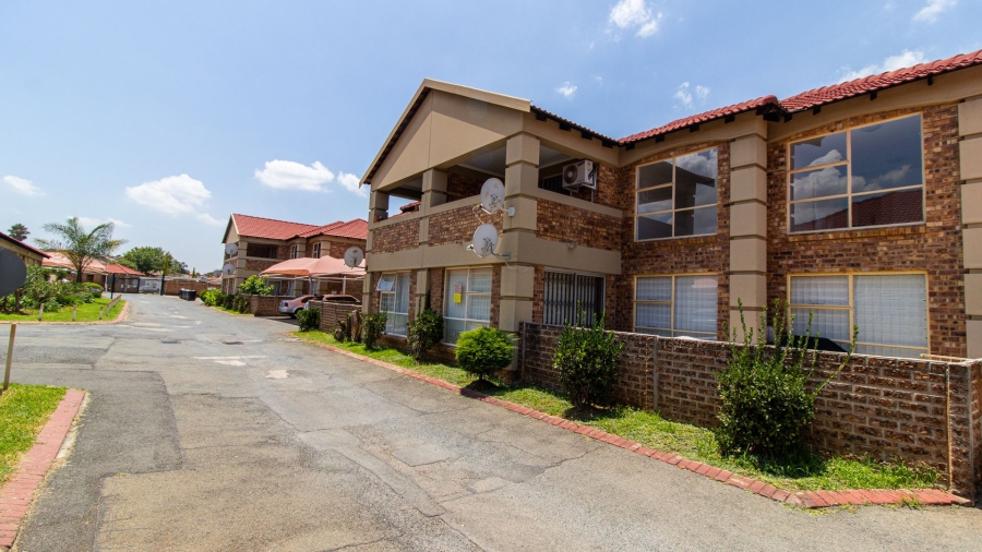 2 Bedroom Property for Sale in Liefde en Vrede Gauteng