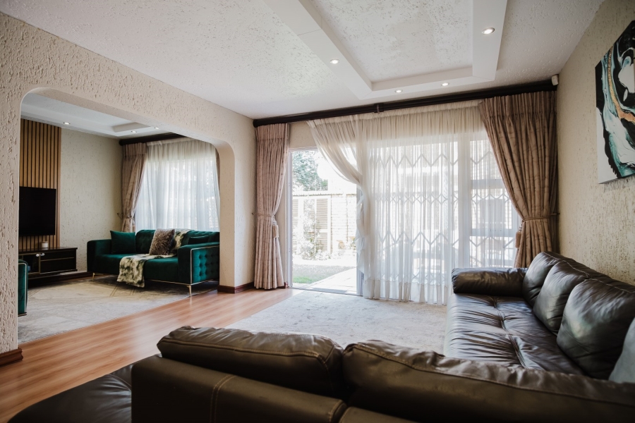 3 Bedroom Property for Sale in Mulbarton Gauteng