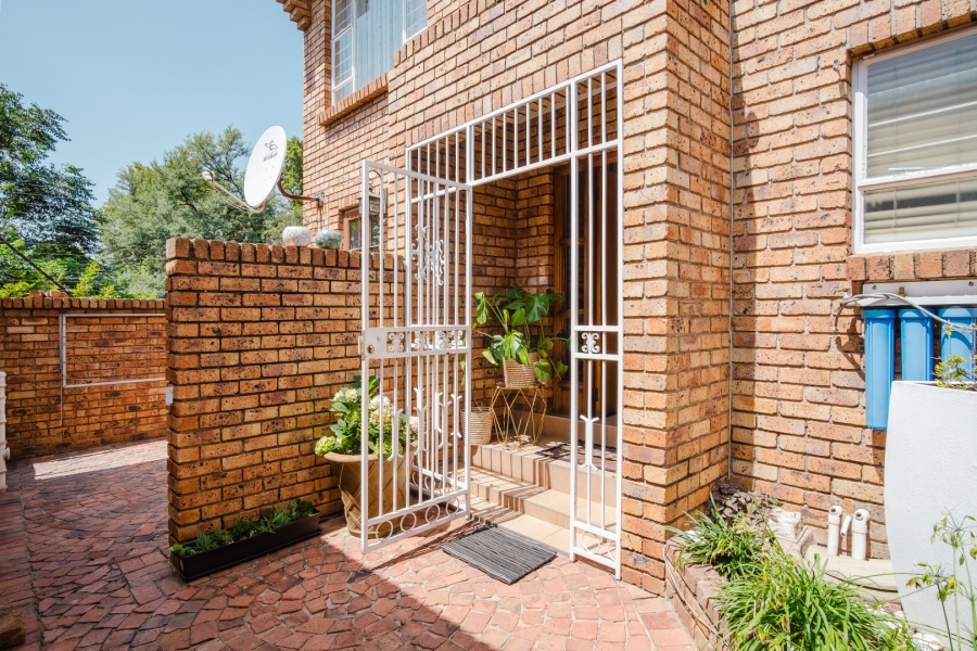 3 Bedroom Property for Sale in Mulbarton Gauteng