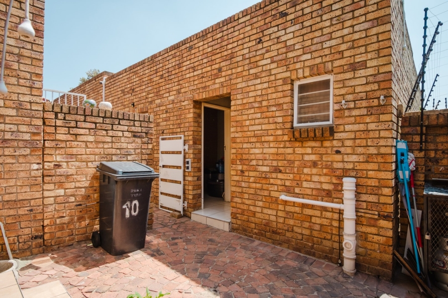 3 Bedroom Property for Sale in Mulbarton Gauteng