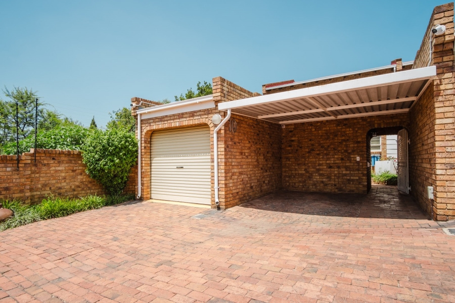 3 Bedroom Property for Sale in Mulbarton Gauteng