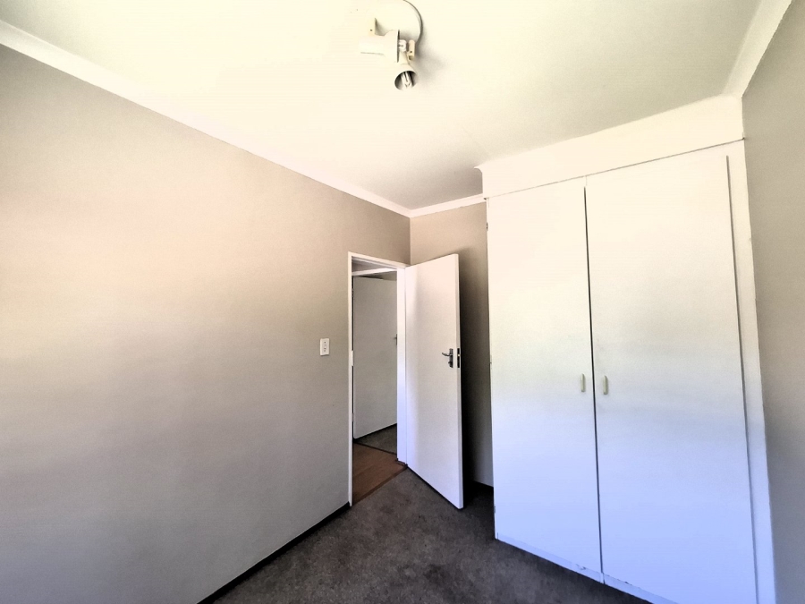 To Let 2 Bedroom Property for Rent in Monument Park Gauteng