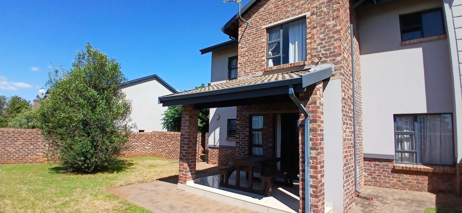 To Let 3 Bedroom Property for Rent in Heuwelsig Estate Gauteng