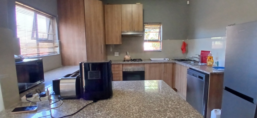 To Let 3 Bedroom Property for Rent in Heuwelsig Estate Gauteng