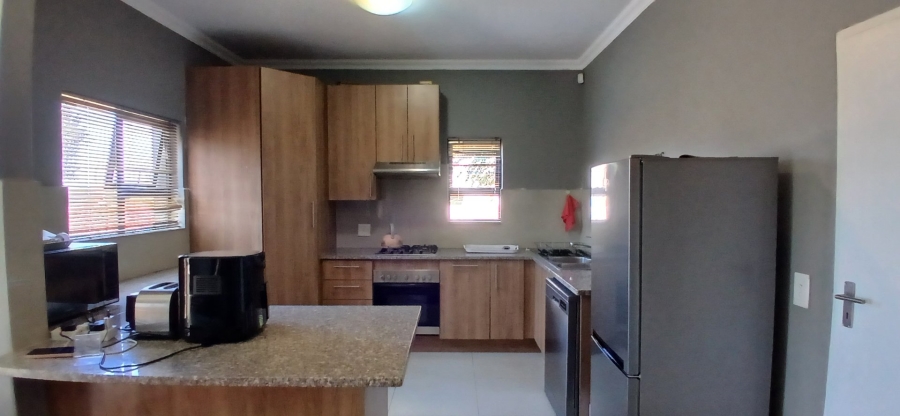 To Let 3 Bedroom Property for Rent in Heuwelsig Estate Gauteng