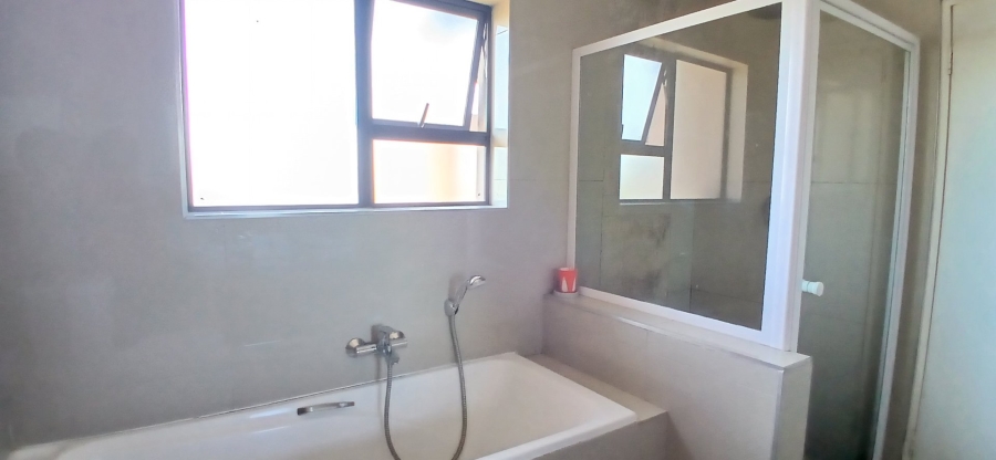 To Let 3 Bedroom Property for Rent in Heuwelsig Estate Gauteng