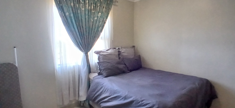 To Let 3 Bedroom Property for Rent in Heuwelsig Estate Gauteng