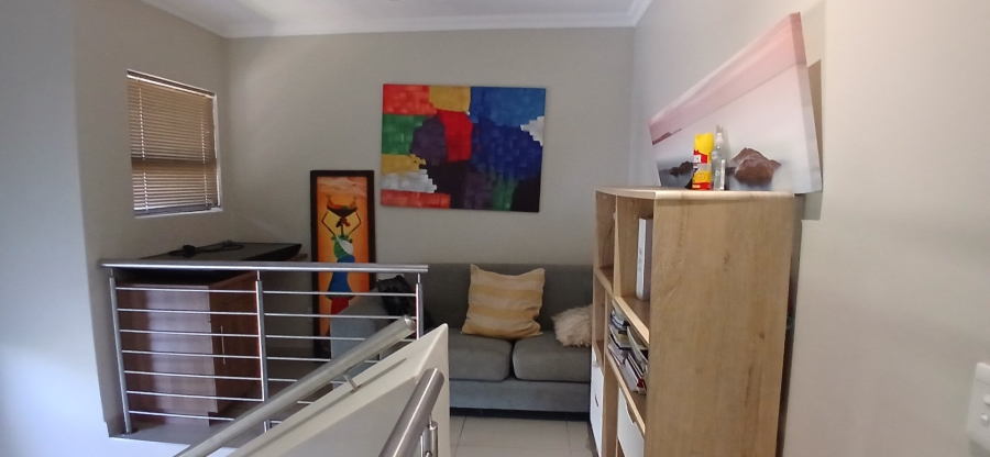 To Let 3 Bedroom Property for Rent in Heuwelsig Estate Gauteng