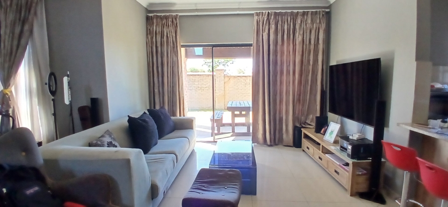 To Let 3 Bedroom Property for Rent in Heuwelsig Estate Gauteng