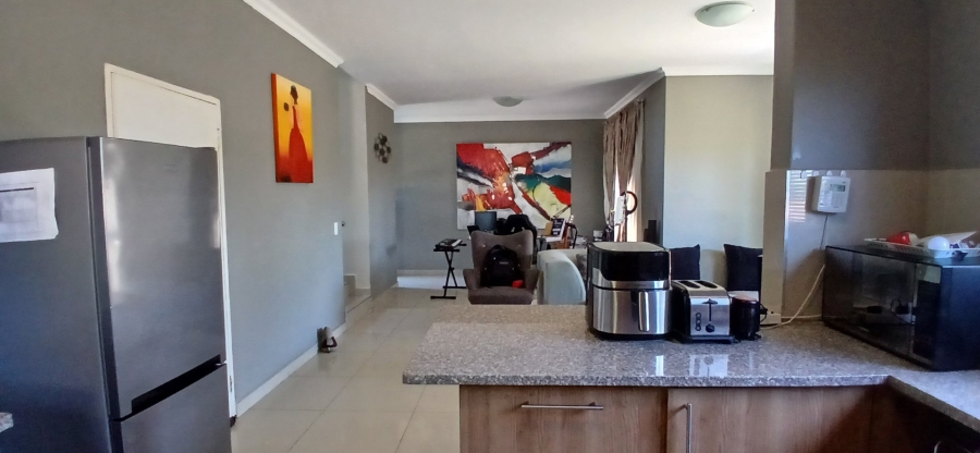 To Let 3 Bedroom Property for Rent in Heuwelsig Estate Gauteng