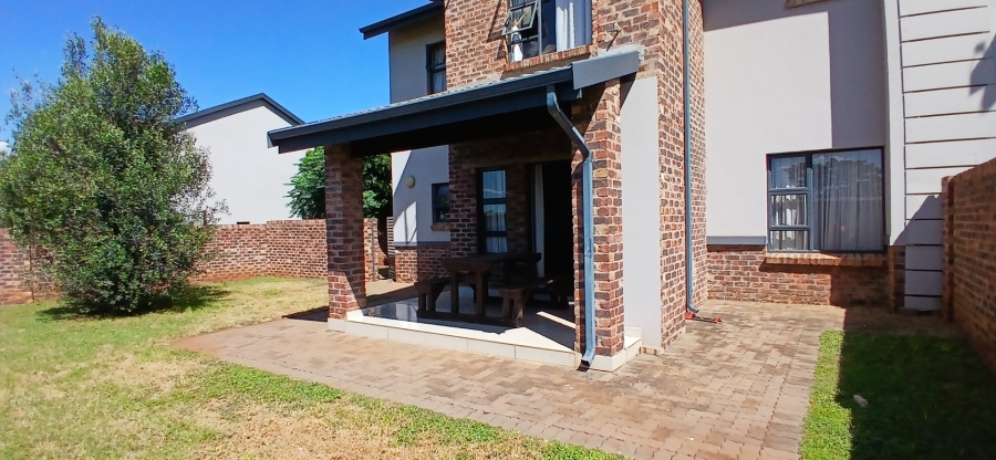 To Let 3 Bedroom Property for Rent in Heuwelsig Estate Gauteng