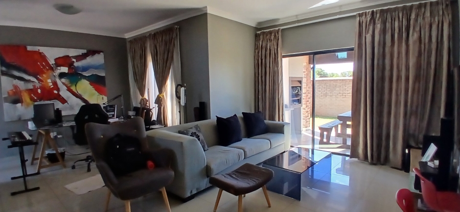 To Let 3 Bedroom Property for Rent in Heuwelsig Estate Gauteng