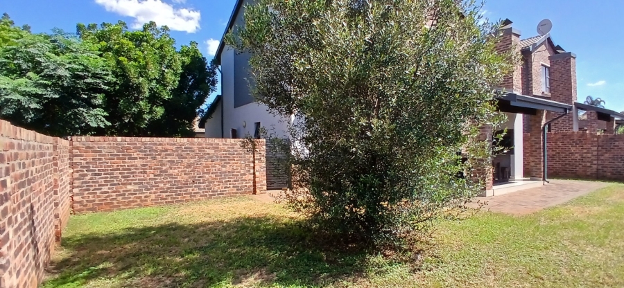 To Let 3 Bedroom Property for Rent in Heuwelsig Estate Gauteng