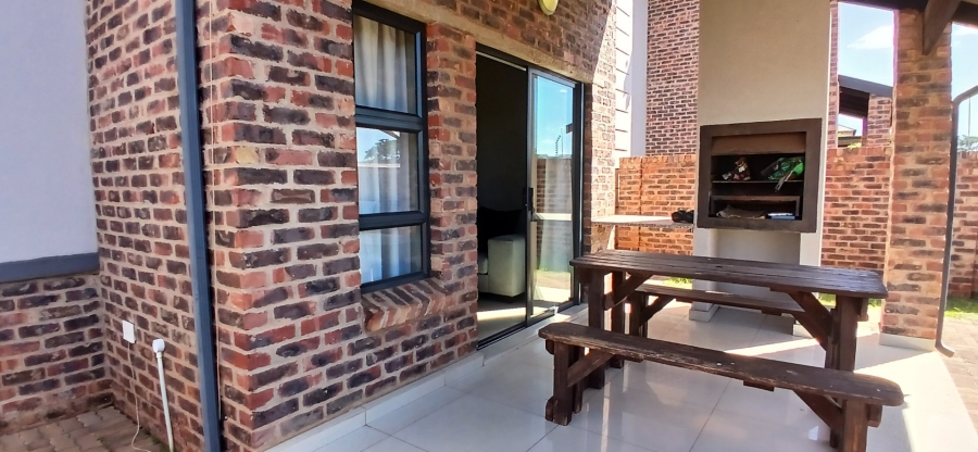 To Let 3 Bedroom Property for Rent in Heuwelsig Estate Gauteng