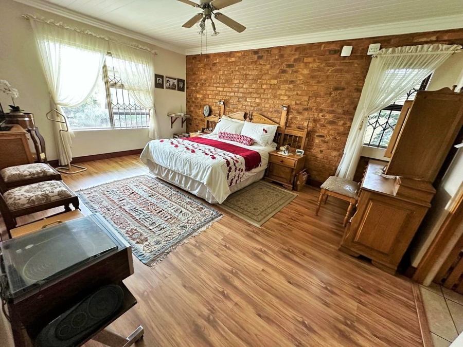 3 Bedroom Property for Sale in Die Hoewes Gauteng