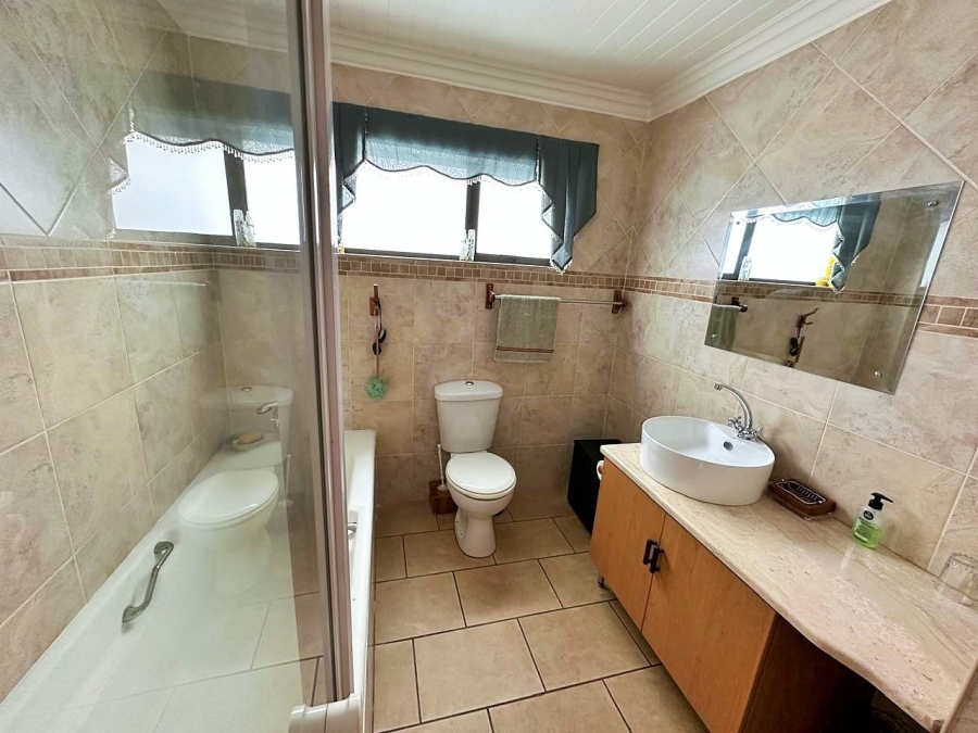 3 Bedroom Property for Sale in Die Hoewes Gauteng