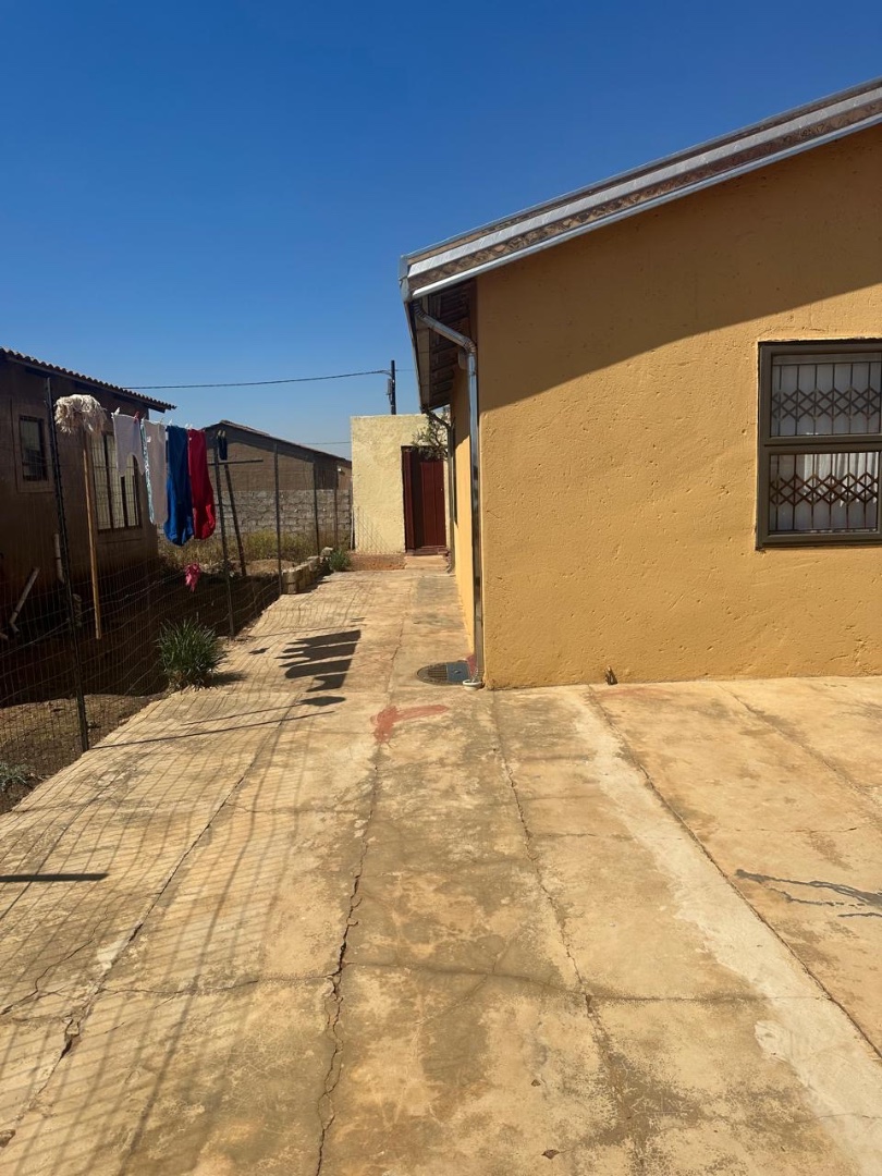 1 Bedroom Property for Sale in Esangweni Gauteng