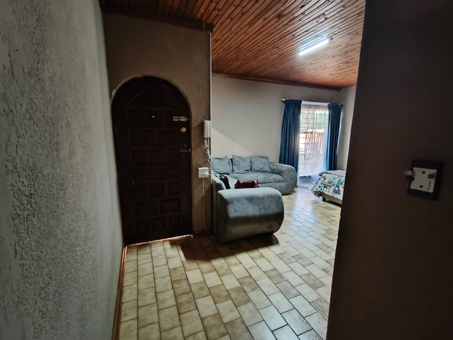 To Let 5 Bedroom Property for Rent in Marister Gauteng