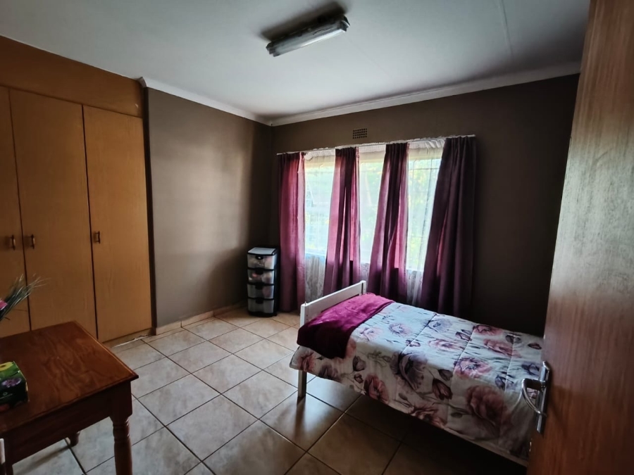 To Let 5 Bedroom Property for Rent in Marister Gauteng