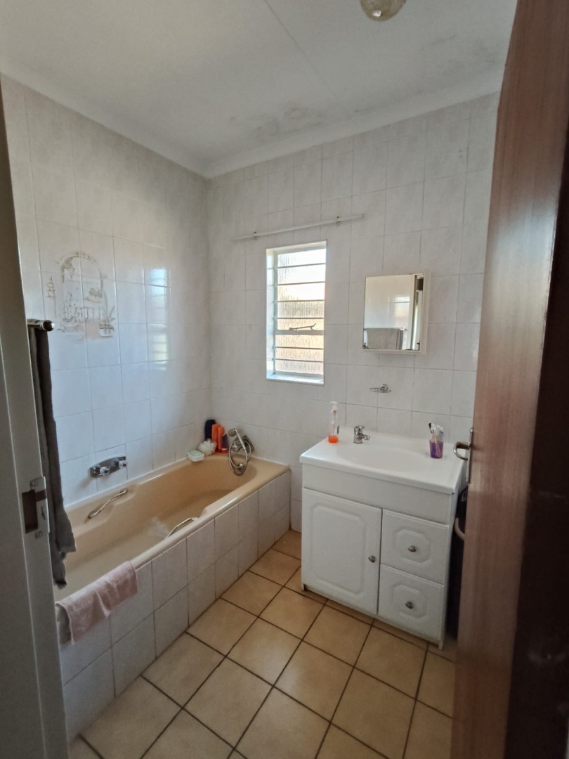 To Let 5 Bedroom Property for Rent in Marister Gauteng