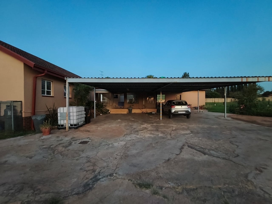 To Let 5 Bedroom Property for Rent in Marister Gauteng