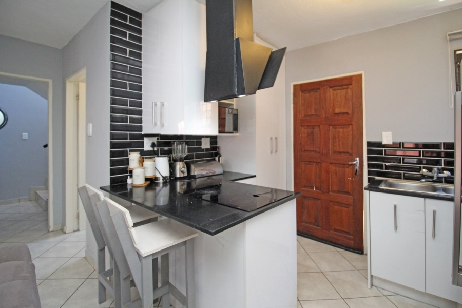 3 Bedroom Property for Sale in Noordwyk Gauteng