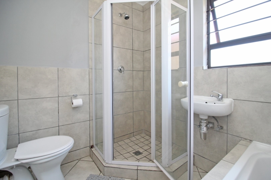 3 Bedroom Property for Sale in Noordwyk Gauteng