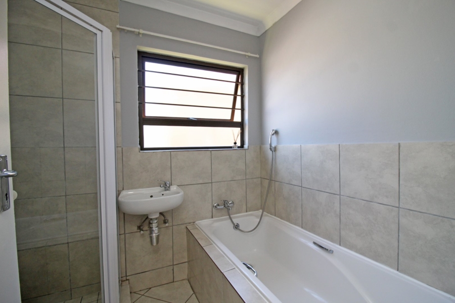 3 Bedroom Property for Sale in Noordwyk Gauteng