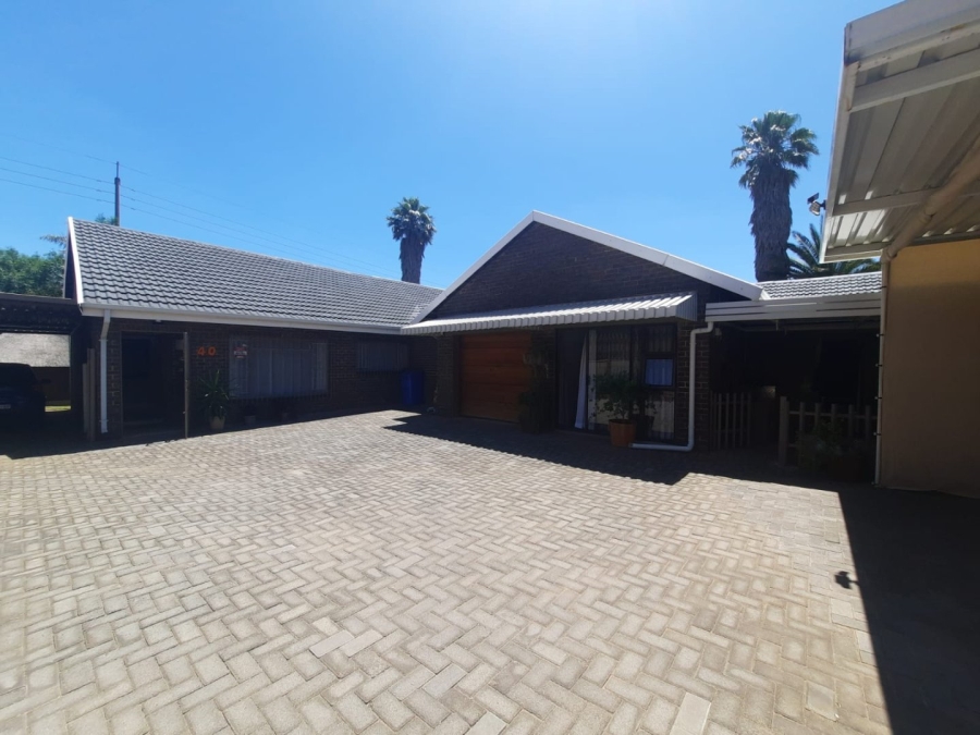 4 Bedroom Property for Sale in Rant En Dal Gauteng