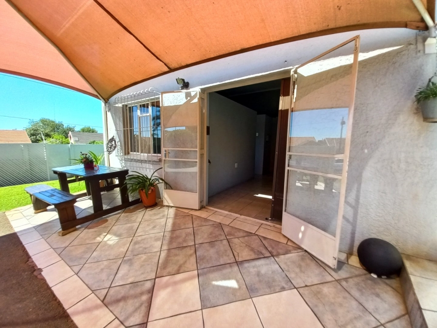 3 Bedroom Property for Sale in Symhurst Gauteng