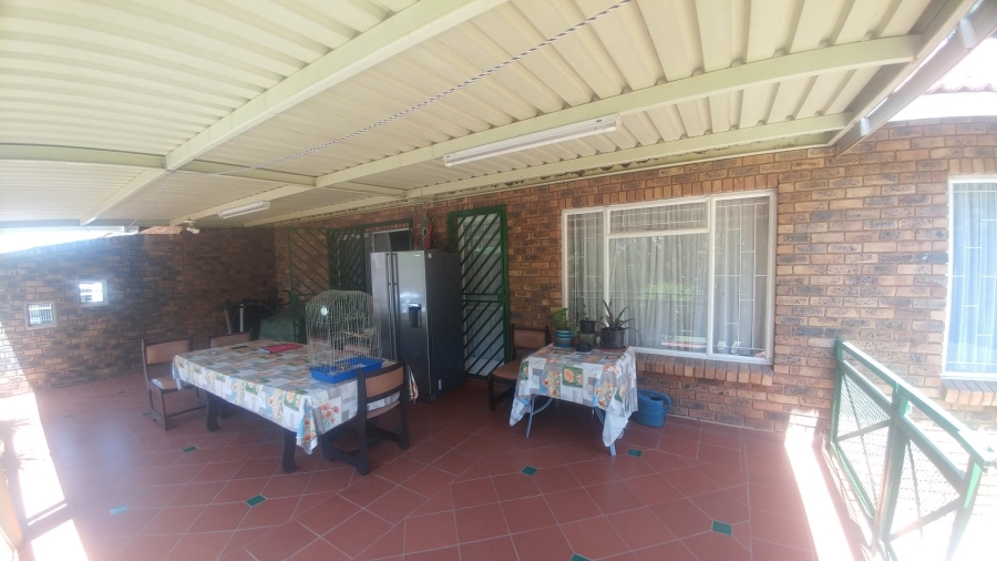 4 Bedroom Property for Sale in Ninapark Gauteng