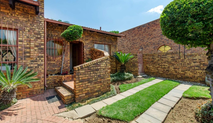 4 Bedroom Property for Sale in Marais Steyn Park Gauteng