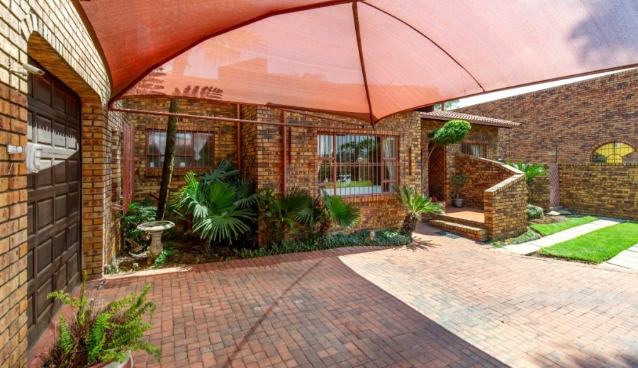 4 Bedroom Property for Sale in Marais Steyn Park Gauteng