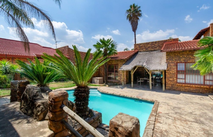 4 Bedroom Property for Sale in Marais Steyn Park Gauteng