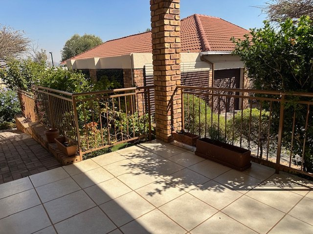 2 Bedroom Property for Sale in Wilgeheuwel Gauteng