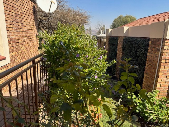 2 Bedroom Property for Sale in Wilgeheuwel Gauteng