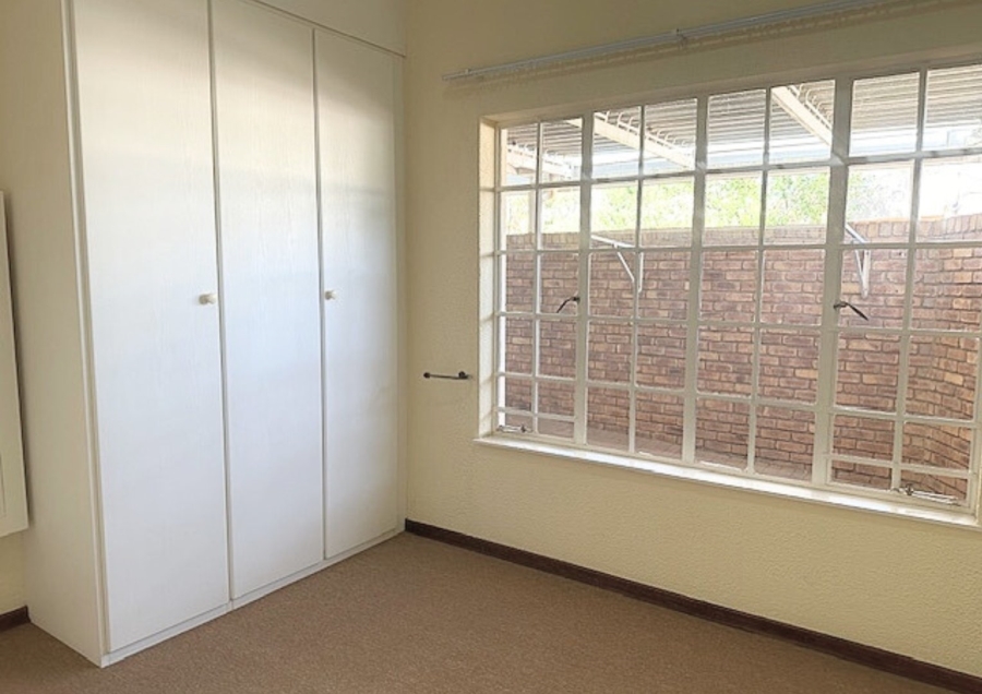 2 Bedroom Property for Sale in Wilgeheuwel Gauteng