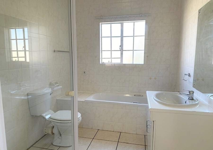 2 Bedroom Property for Sale in Wilgeheuwel Gauteng