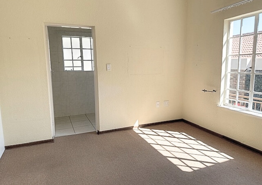 2 Bedroom Property for Sale in Wilgeheuwel Gauteng