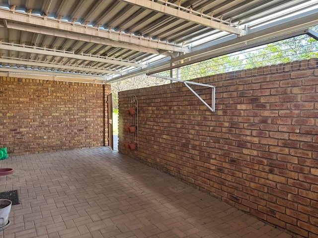 2 Bedroom Property for Sale in Wilgeheuwel Gauteng