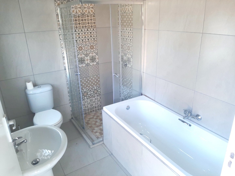 To Let 2 Bedroom Property for Rent in Glen Austin Gauteng