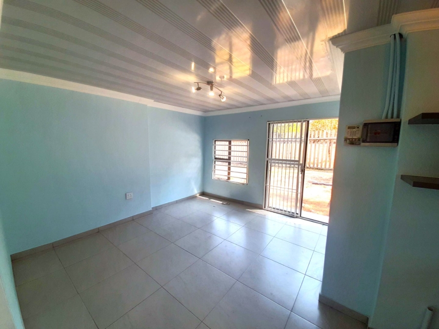 To Let 2 Bedroom Property for Rent in Glen Austin Gauteng