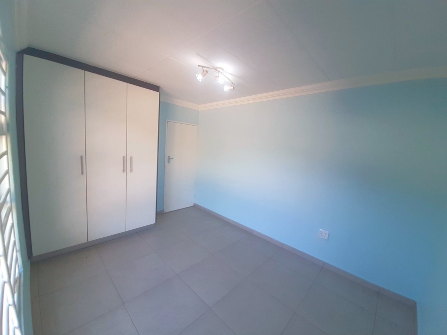 To Let 2 Bedroom Property for Rent in Glen Austin Gauteng